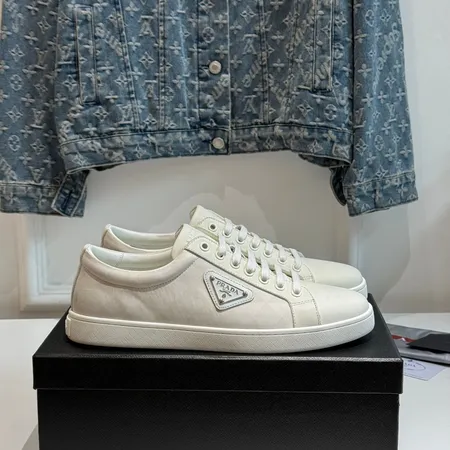 プラダ カジュアルシューズ