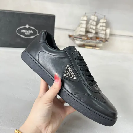 プラダ カジュアルシューズ