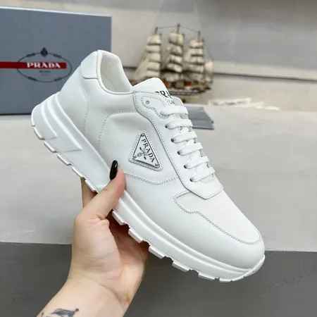 プラダ カジュアルシューズ