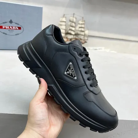 プラダ カジュアルシューズ