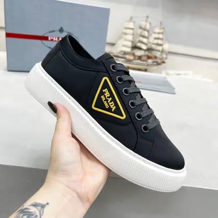 プラダ カジュアルシューズ