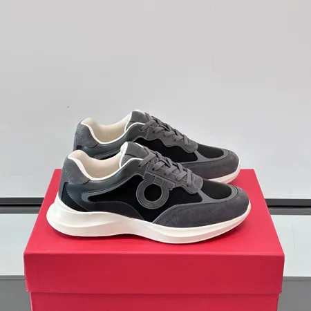 フェラガモ カジュアルシューズ