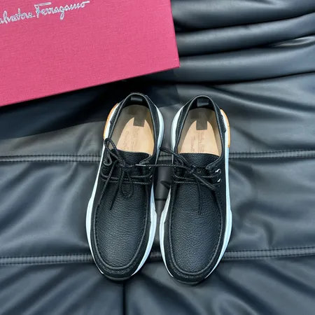 フェラガモ カジュアルシューズ
