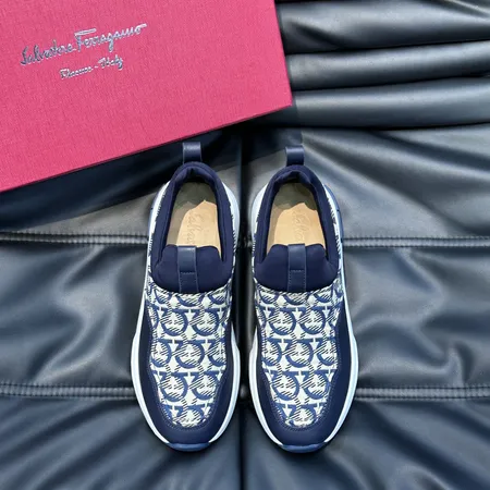 フェラガモ カジュアルシューズ