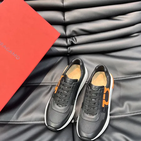 フェラガモ カジュアルシューズ