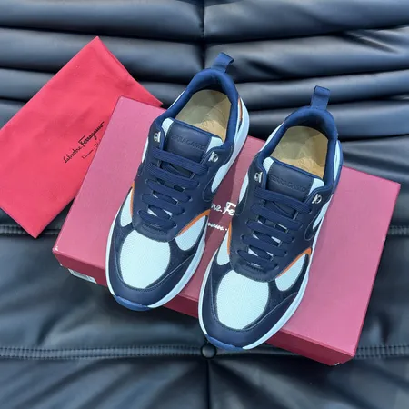 フェラガモ カジュアルシューズ