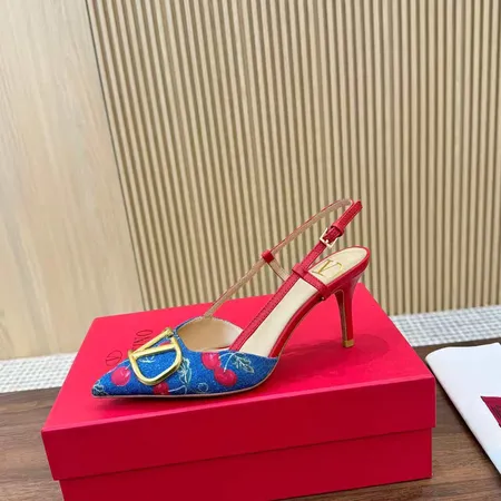 ヴァレンティノ サンダル