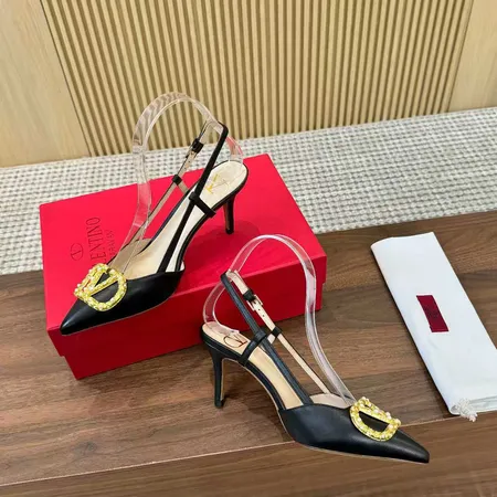 ヴァレンティノ サンダル