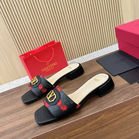 ヴァレンティノ スリッパ