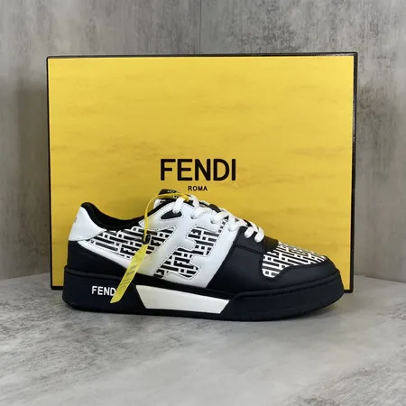 フェンディ カジュアルシューズ