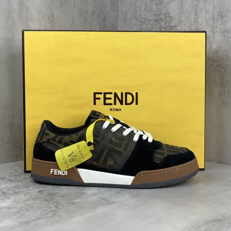 フェンディ カジュアルシューズ