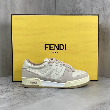 フェンディ カジュアルシューズ