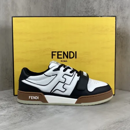 フェンディ カジュアルシューズ
