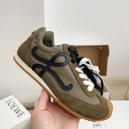 ロエベ スニーカー