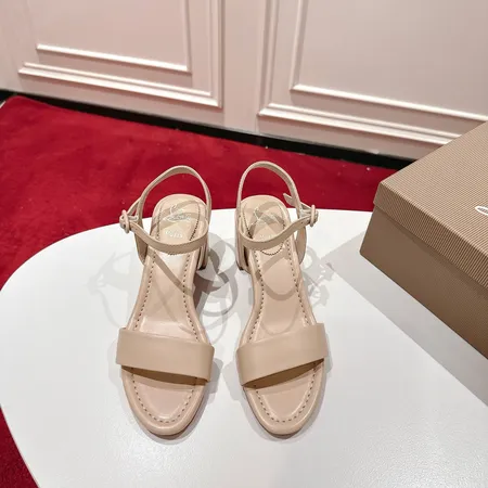 クリスチャン・ルブタン サンダル