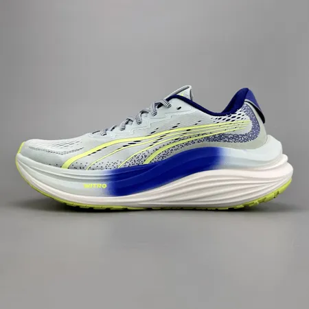 プーマ スニーカー