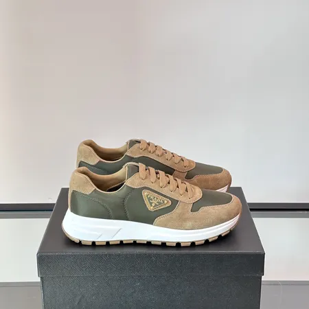 プラダ カジュアルシューズ