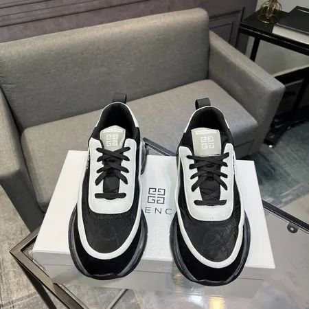 ジバンシィ カジュアルシューズ