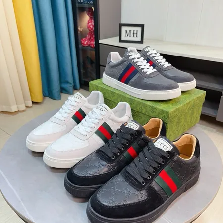 グッチ カジュアルシューズ