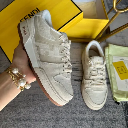 フェンディ カジュアルシューズ