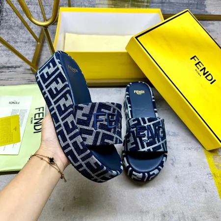 フェンディ スリッパ