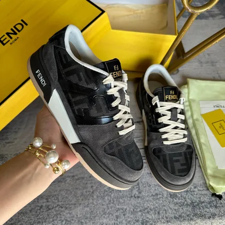 フェンディ カジュアルシューズ