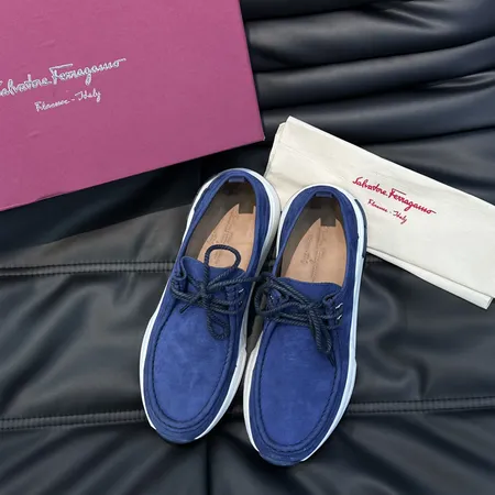 フェラガモ カジュアルシューズ