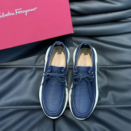 フェラガモ カジュアルシューズ