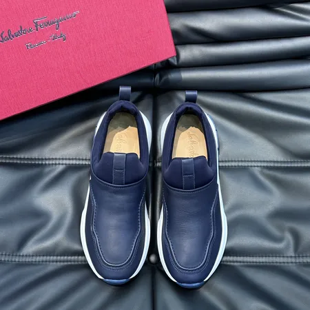 フェラガモ カジュアルシューズ