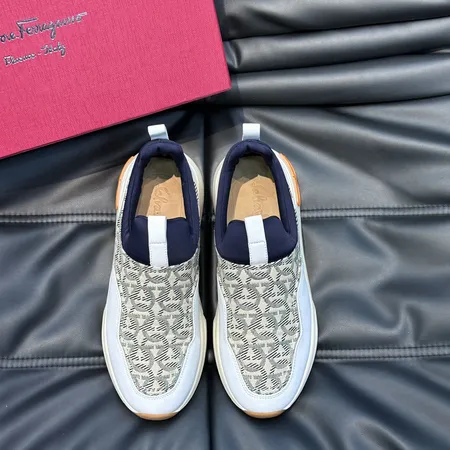 フェラガモ カジュアルシューズ