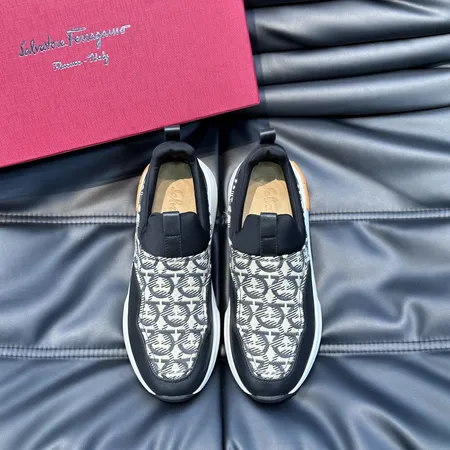 フェラガモ カジュアルシューズ