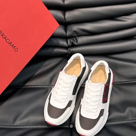 フェラガモ カジュアルシューズ