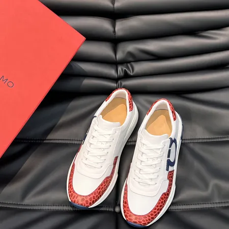 フェラガモ カジュアルシューズ