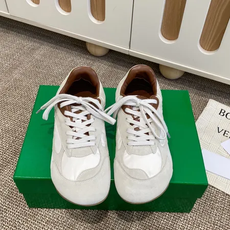 ボッテガ ヴェネタ カジュアルシューズ