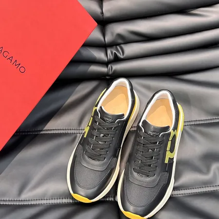 フェラガモ カジュアルシューズ