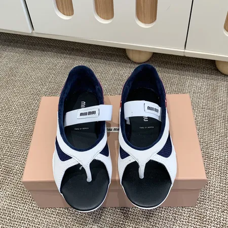 ミュウミュウ カジュアルシューズ