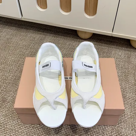 ミュウミュウ カジュアルシューズ