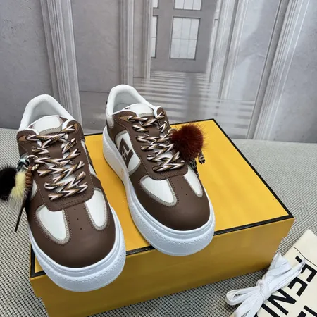 フェンディ カジュアルシューズ