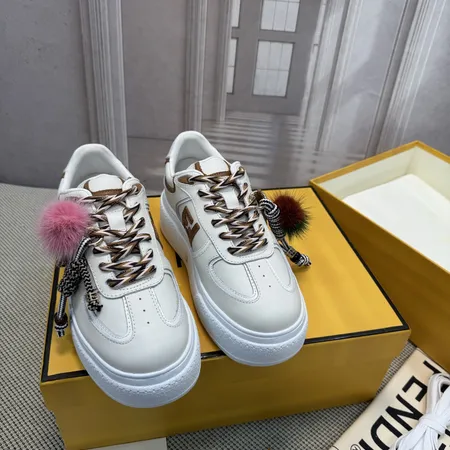 フェンディ カジュアルシューズ