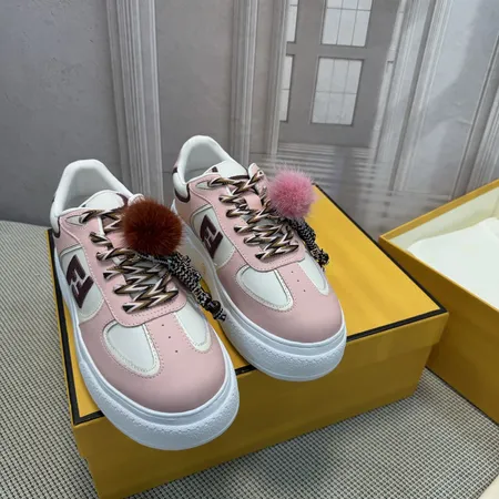 フェンディ カジュアルシューズ