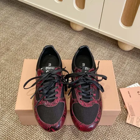 ミュウミュウ カジュアルシューズ