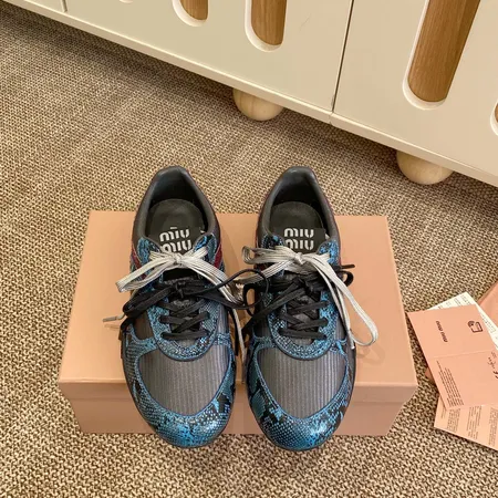 ミュウミュウ カジュアルシューズ