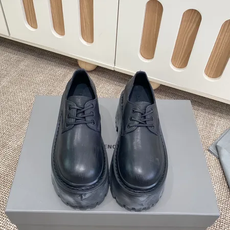 バレンシアガ カジュアルシューズ