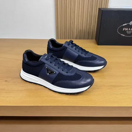 プラダ カジュアルシューズ