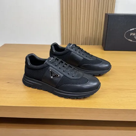 プラダ カジュアルシューズ