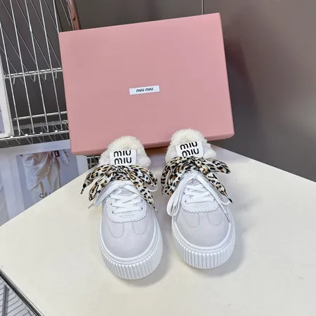 ミュウミュウ カジュアルシューズ