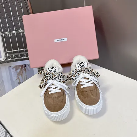 ミュウミュウ カジュアルシューズ