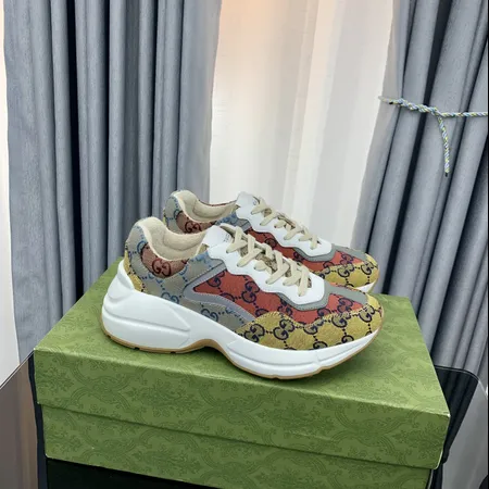 グッチ スニーカー