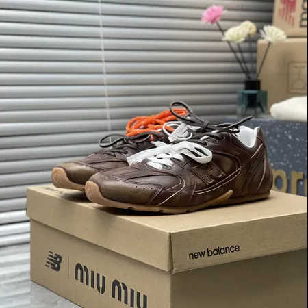 ミュウミュウ カジュアルシューズ