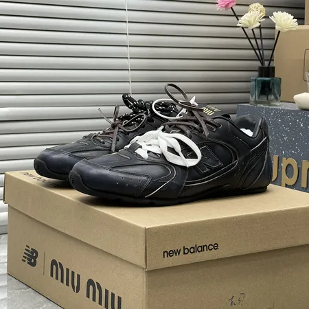 ミュウミュウ カジュアルシューズ